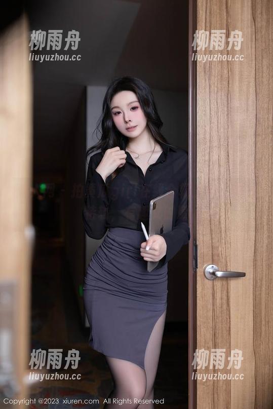 秀人网 - 拍黄瓜girl在线合辑上线：网袜特辑，有趣又时髦