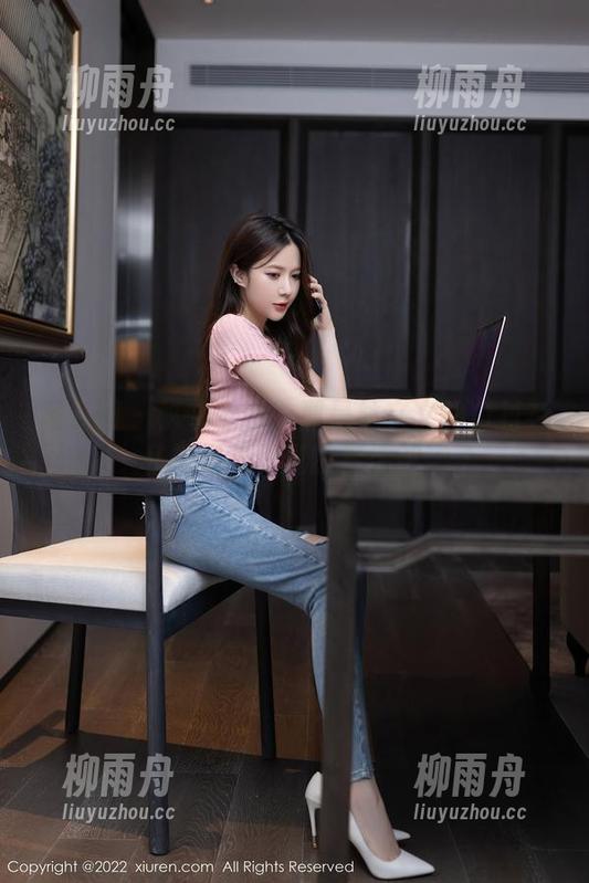 秀人网 - 秘书主题？那是林文文的白衬衫私拍图集里说的事情吧。