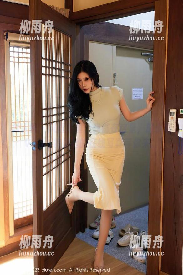 秀人网 - 风里雨里，我都在这里，田小燕Vicky裤里丝的在线写真等你来。