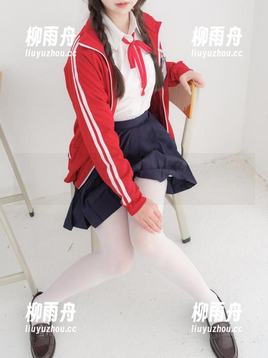 紧急企划 - 小枫又来了，最新美图更新，简直是JK制服的高级定制！