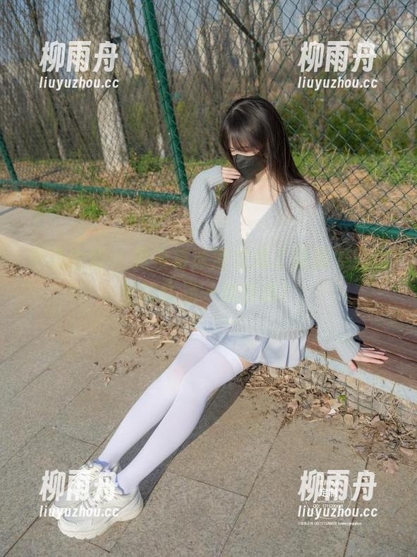 紧急企划 - 见希将泳池变成了收藏，图库里的作品一块亮晒！