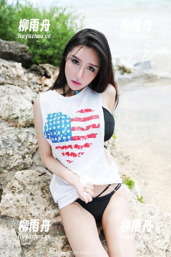 美媛馆 - 熊吖BOBO的私房图片：把职业装穿的轻松自如，办公桌旁的“小剧场”。