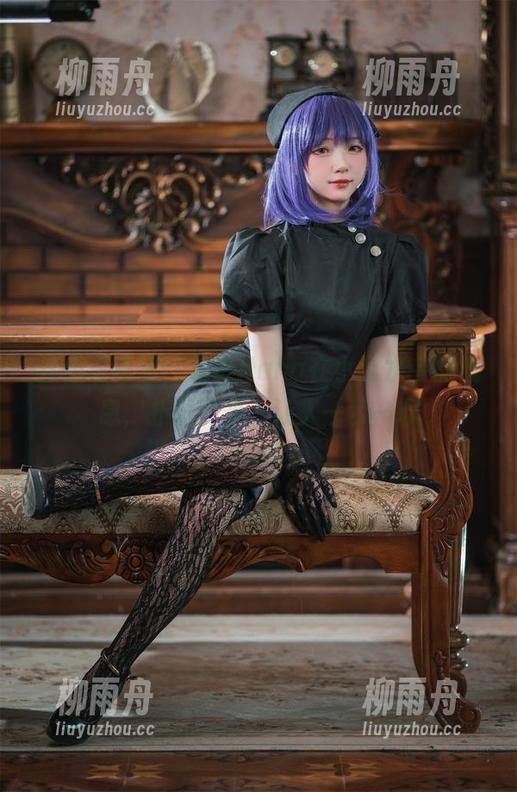 这组写真里，花铃Hana在小溪水中的气息，扑面而来，让人一步一叹