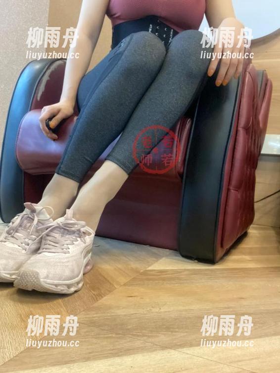 微密圈 - 若若老师的连体衣原图，仔细观察就会发现…咳，不说了