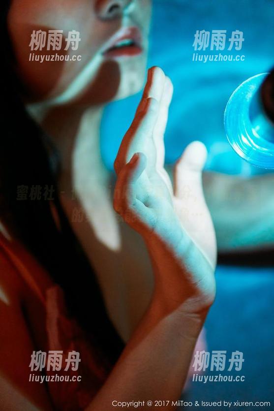 蜜桃社 - 佩琦Pinky写真满分，作品集里的美腿总能引发想象…