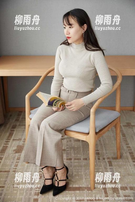 蜜桃社 - 图包里的爱丽莎Lisa，制服穿搭的另一种维度。