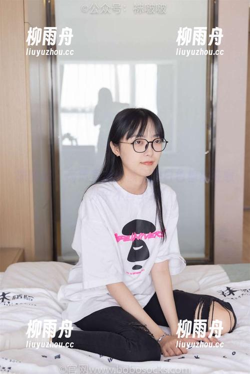 袜啵啵 - 高清直击：熊熊的白色棉袜在意外中不再单纯