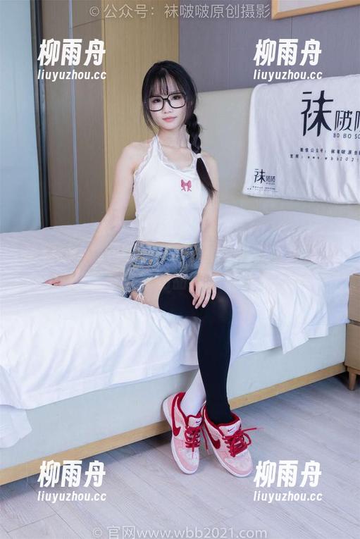 袜啵啵 - 别眨眼！甜甜圈的姐姐写真更新，这情不自禁的甜蜜感让人想停留