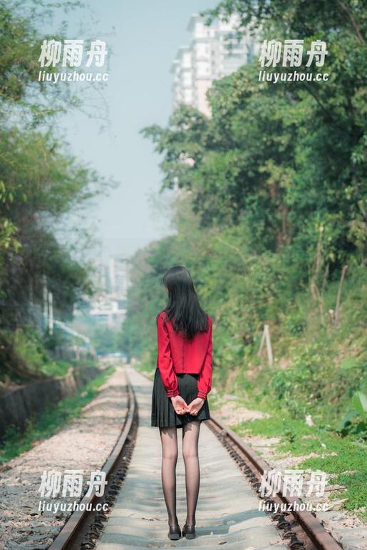 纯白花嫁写真，西瓜少女的“婚礼计划”，只差个香蕉伴郎了吧？