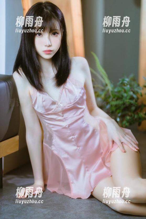 看许岚LAN穿的运动服，我恨不得跑去买一件…然后继续宅家看电影。