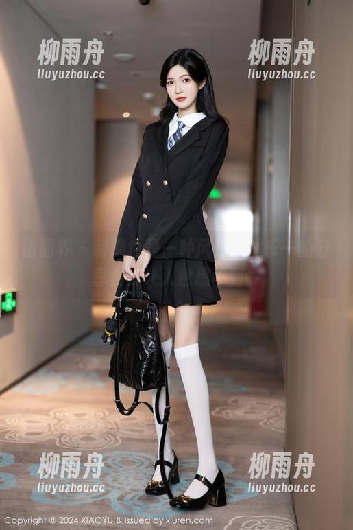 语画界 - 制服也是一种风景，林乐一的分享合集让人意想不到。