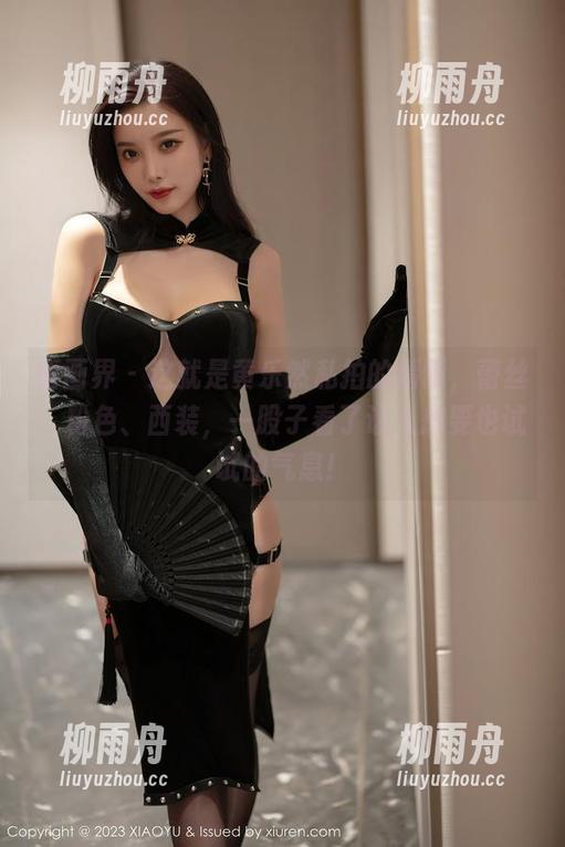 语画界 - 这就是黄乐然私拍的精髓，蕾丝、粉色、西装，一股子看了让人想要也试试的气息！