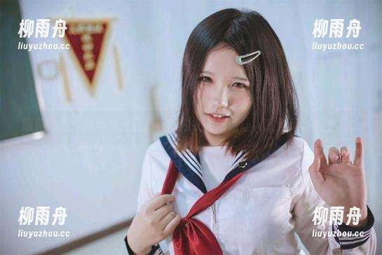 眼前一亮：阿半今天很开心的内衣高清照让人嘴角不自觉上扬。