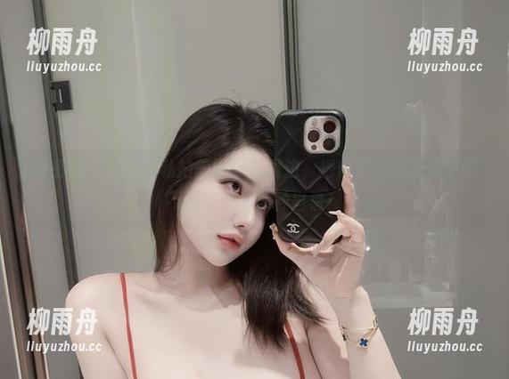 微密圈 - 阿色的私拍美图：在海边，把自己拍得连鸽子都不敢靠近的那种自信！