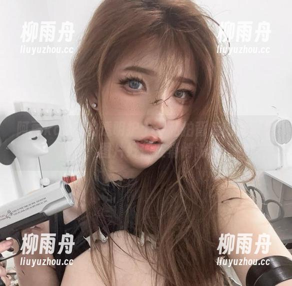 阿薰kaOri的透明护士：私拍背后的无限想象力，图片好像在悄悄说话。