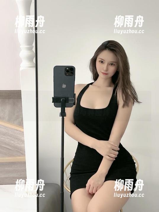 微密圈 - 在陈大小姐的办公室里，别有一番风味的写真图库
