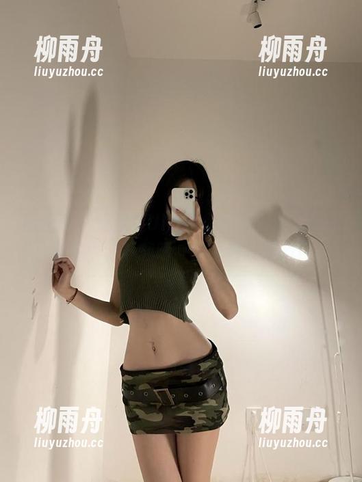 微密圈 - 陈妮妮UNI带你游走图库，肉丝飘逸中，下载吧，没啥好犹豫的！