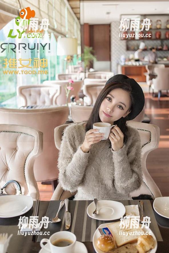 青豆客 - 美图界的小黑马——Akiki朱若慕的黑色写真值得一看！