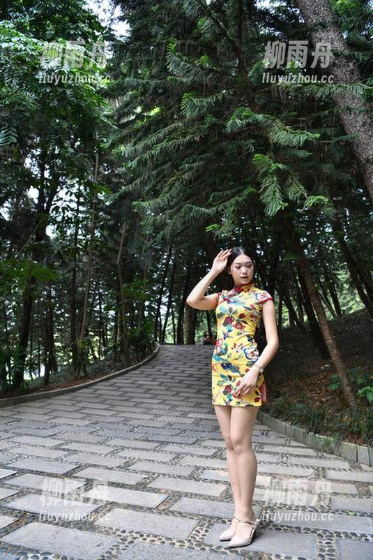 魔镜街拍 - 私拍中的美腿大赏，婷婷的白色吊带竟能和黑丝搭得如此恰到好处！