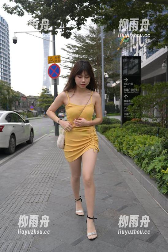 魔镜街拍 - 不只是户外走一圈，曼曼的写真里有更深的奥秘，在这儿下载！