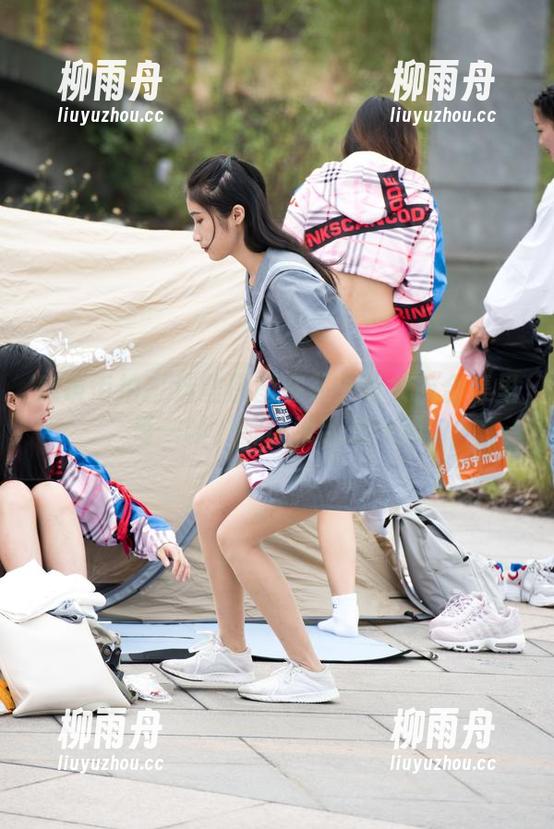 魔镜街拍 - 这些原图在艾小青女友合集里，每一帧，都让我乱想一通。