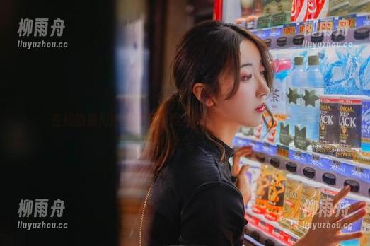 在线的黑川婚纱美图，果然拿脸谱绘制了别样时尚！